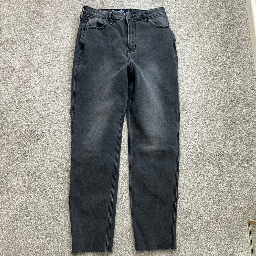 Hollister Ultra High Rise Mom Jeans